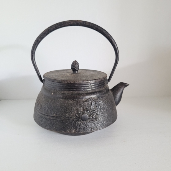 Vintage Cast Iron Japanese Tea Pot with Pinecone finial - Picture 1 of 16